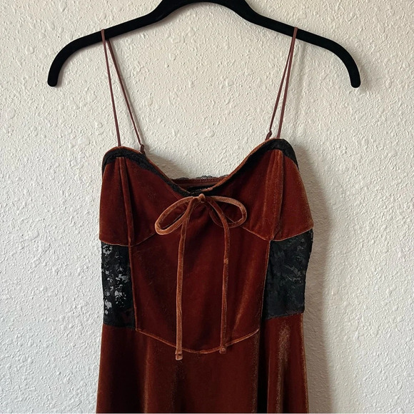 Urban Outfitters Faith Velvet Slip Dress Brown with Black Lace Size Small - Picture 7 of 7
